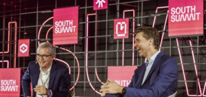 Dos ponentes en el escenario del South Summit 